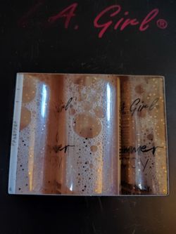 Body shimmer spray