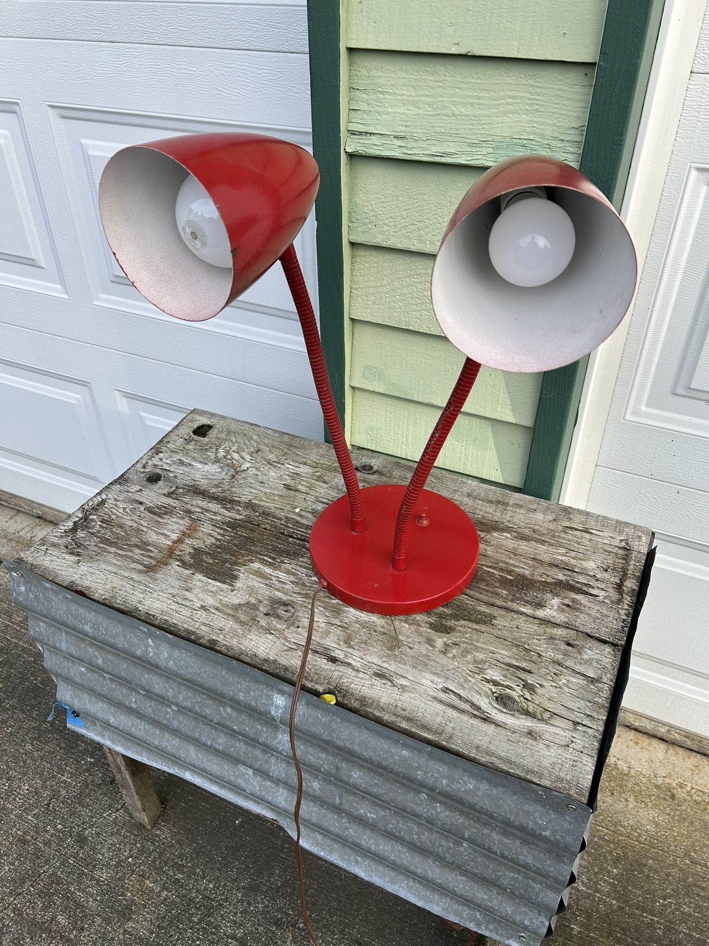 Vintage double lamp in good working condition. Original color was gold but it’s been painted red. $50, cash or Venmo, made in person somewhere conve