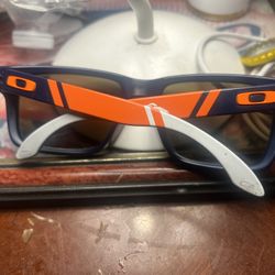 Broncos Oakley’s 