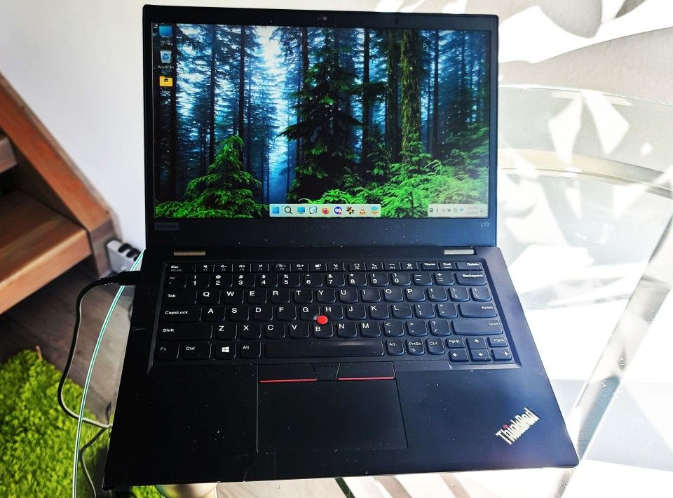 Lenovo Thinkpad 13" LAPTOP SSD Intel Core i5-1135G7 Office Suite Iris Graphics