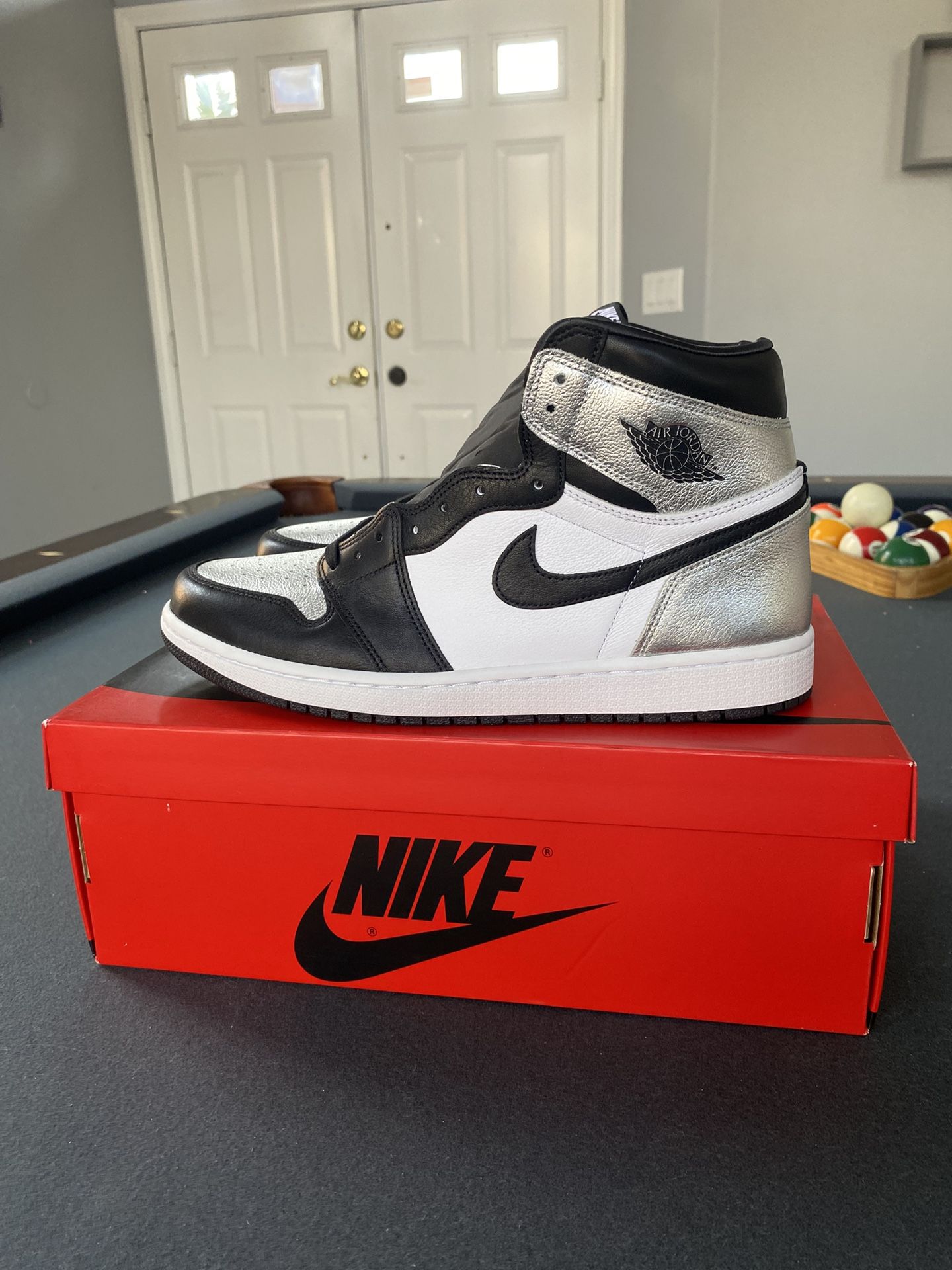 Women’s Air Jordan 1 Retro High OG Sliver Toe