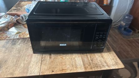 RCA Black Countertop Microwave