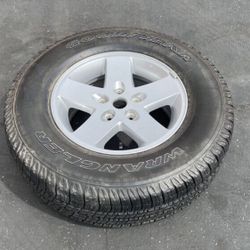 1 X 245/75r17 5x5 5x127 Jeep JK wrangler Stock Aluminum Wheels Rims Rim 100% Tire Treads!!