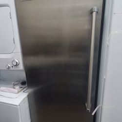 Viking  Freezer Great Condition Warranty 301 Saundview Ave Bronx NY  10473