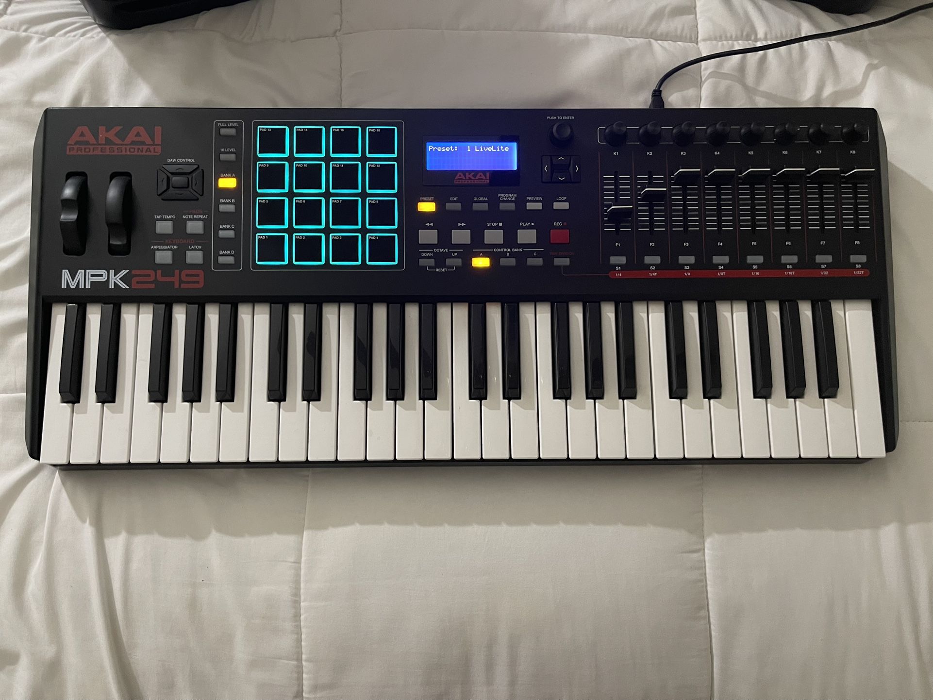 AKAI MPK-249 Midi-controller/keyboard