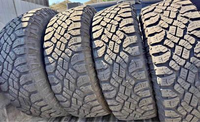 275/70/18 vendo un set de llantas Marca Goodyear con un 80% de vida las 4
