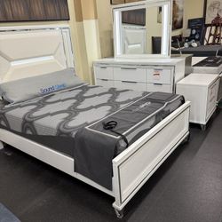 Queen Bed Room Set( Includes Queen Bed Frame, Dresser, Mirror, 1 Night Stand) ON SALE