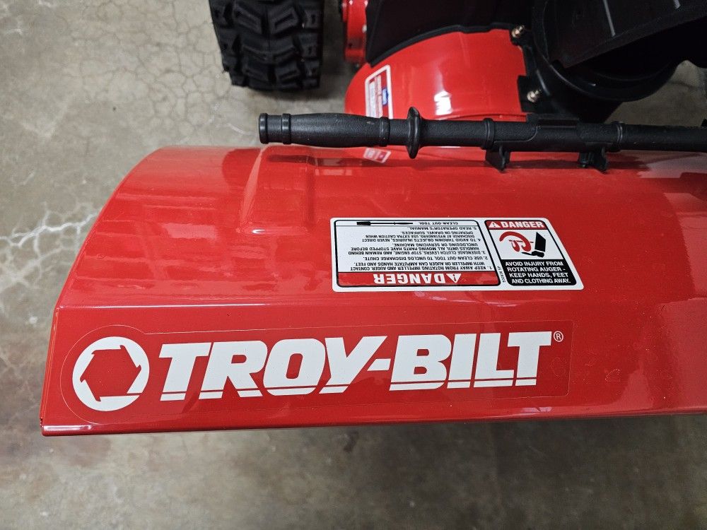 Troy Bilt 28 Inch Wide Snowblower Like Brand New Snowthrower 3 Stage