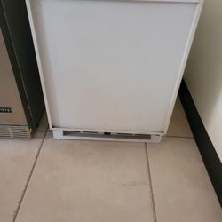 U-Line Uncounter Mini Fridge Combo - C029FW00A USED