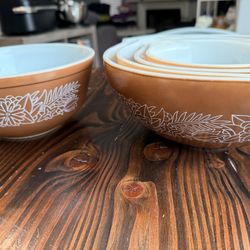 Vintage Pyrex Bowl Set