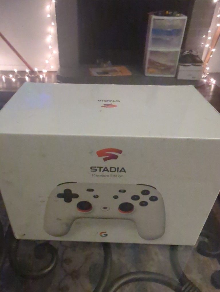 Stadia Premiere Edition White with Chromecast