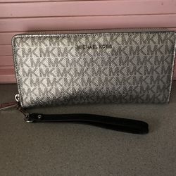 Michael Kors Wristlet Wallet