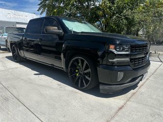 2017 Chevrolet Silverado Crew Cab Pickup Truck