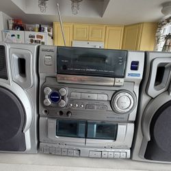 AIWA STEREO SYSTEM, VINTAGE, FULLY FUNCTIONAL, SURROUND SOUND CA-DW637. OBO
