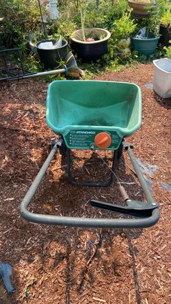 Spreader price 20. Pick up. E. 72. and Grand view. E. Tacoma