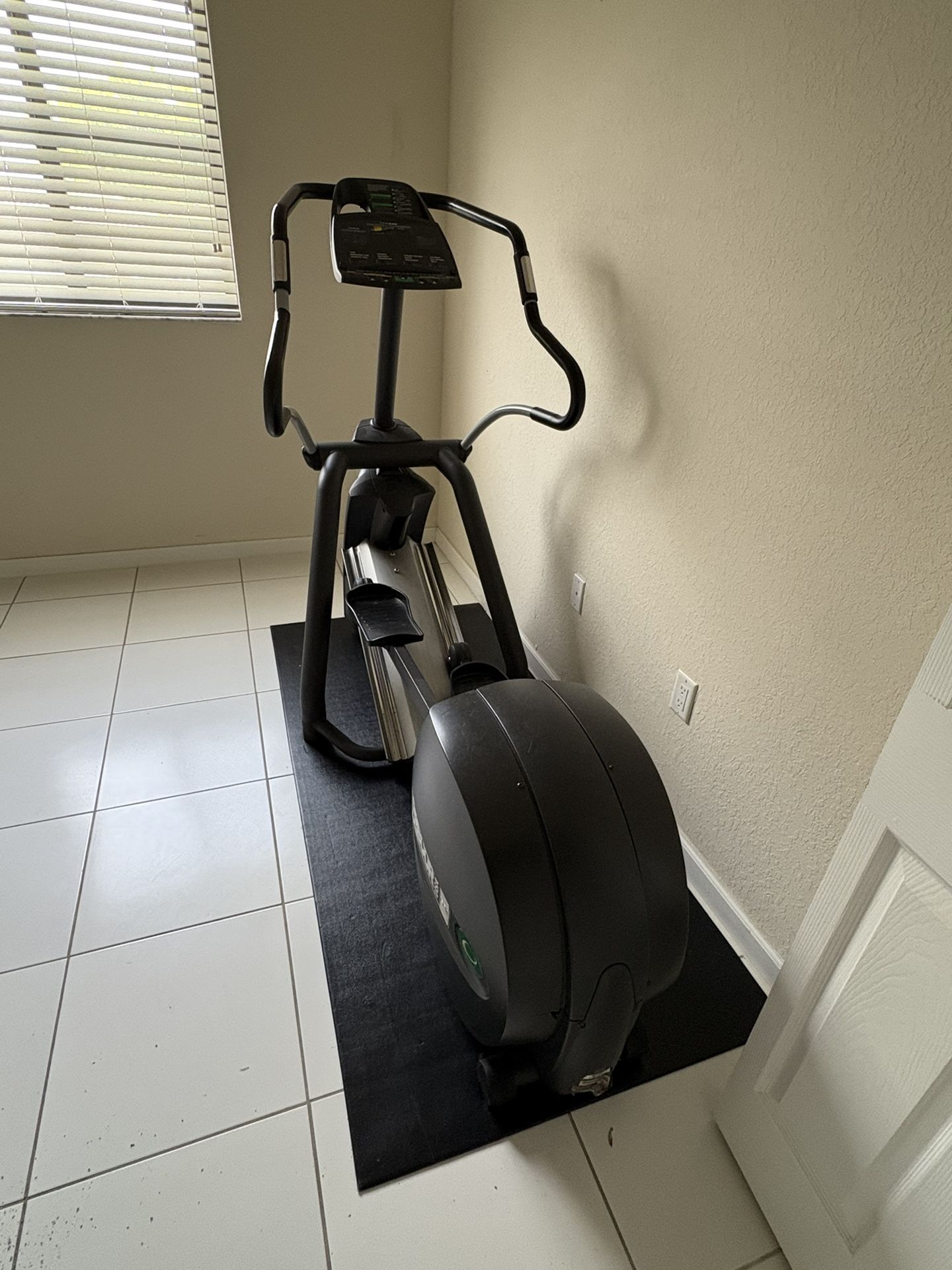 The Precor EFX 546 elliptical