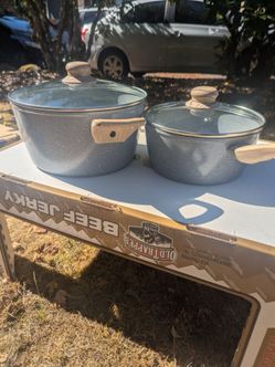 2 cooking pots