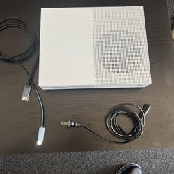 XBOX One S In Excellent Condition 