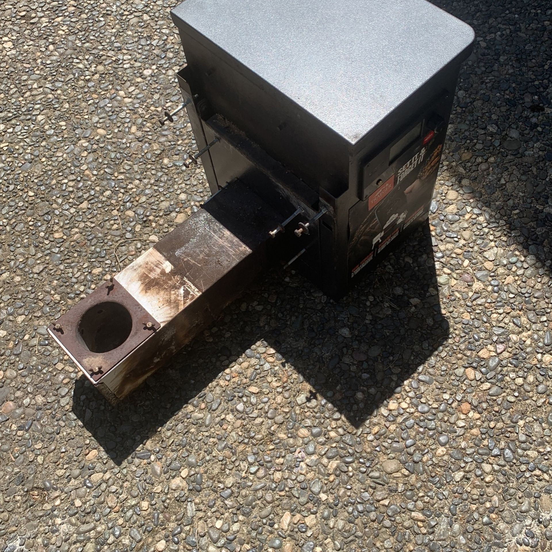 Traeger Silverton 620 Hopper Assembly for Sale in Everett, WA OfferUp