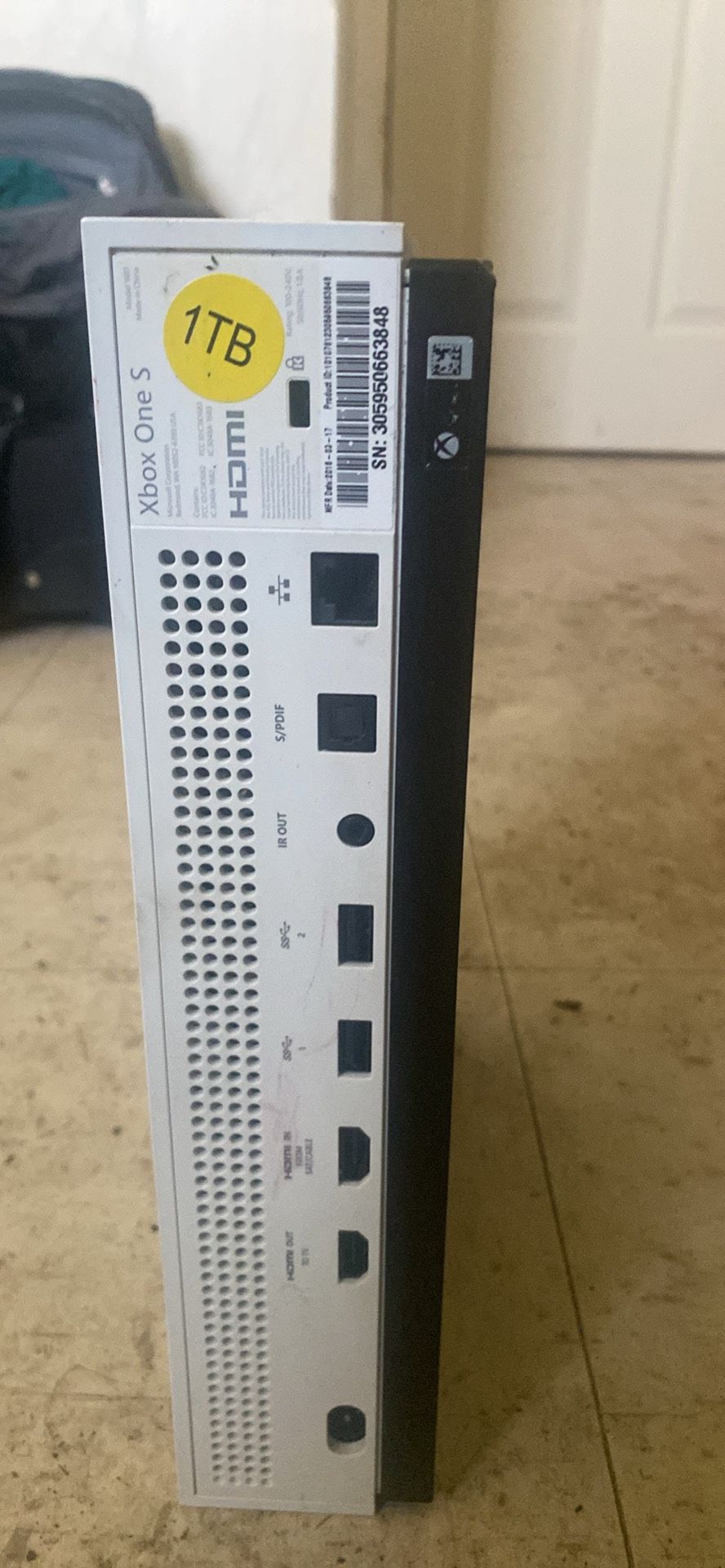 XBOX ONE S.