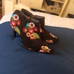 Beverly Feldman Black Floral Flower 3" High Heel Shoe Size 6.5 M Embroidered Zip

