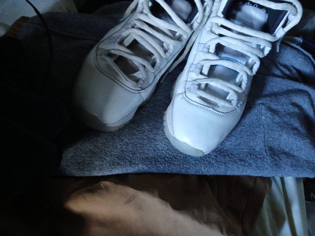 SIZE 8 JORDAN 11S FOR 40