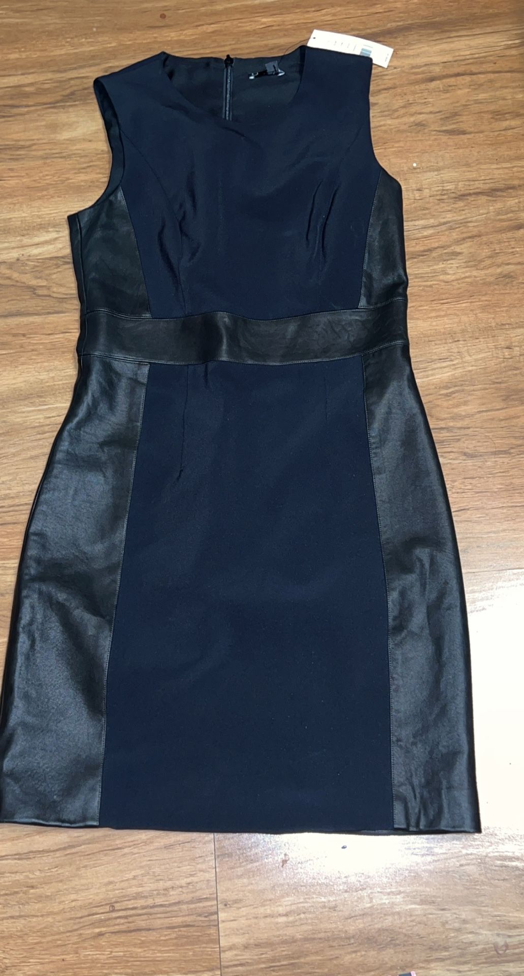 Theory Taline C Lambskin Leather Panel Dress Size 2 but it probably fit a Sz 4 as well,asking $220