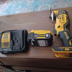 20v DEWALT oscillating saw. 1 Battery, 1 Charger USED