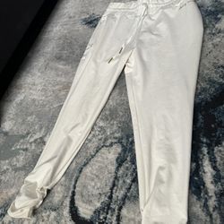 whitney simmons Gym-shark jogger size M. Good condition no holes no stain. Color cream. Smooth and stretchable materials