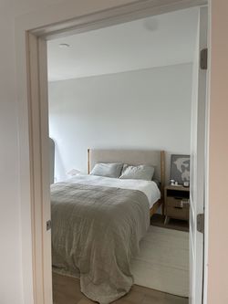 MOVING SALE - Excellent conditions - Wooden and Texture Bedframe