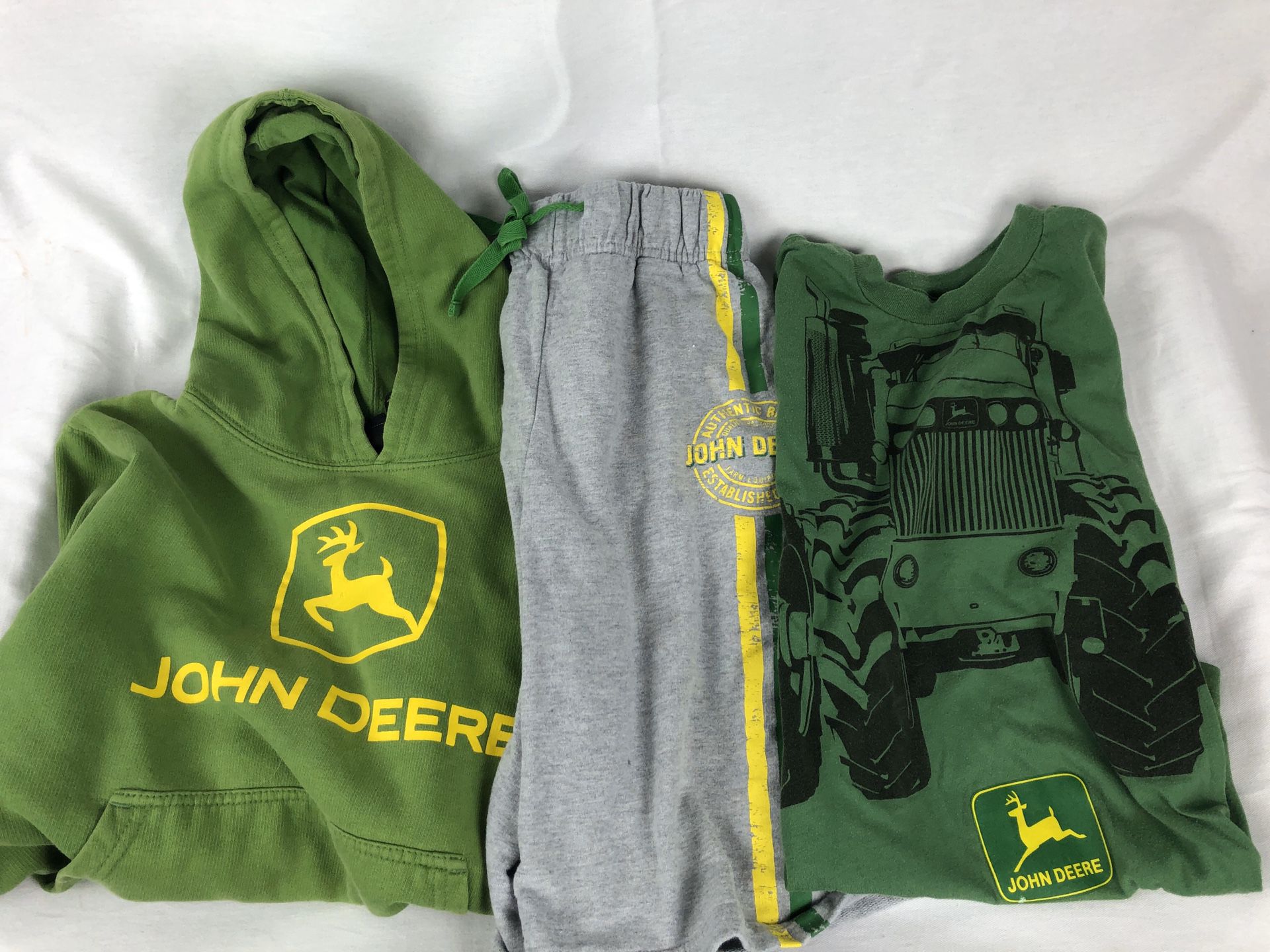 John Deere kids clothes lot - Size M -sweatshirt, T-shirt and shorts