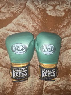 Cleto Reyes WBC Boxing Gloves 12oz Green/Gold – Velcro