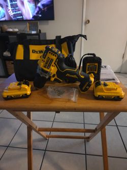 DeWalt DCD701F2 Xtreme 12V Max Brushless 3/8-Inch Cordless Drill/Driver Kit.