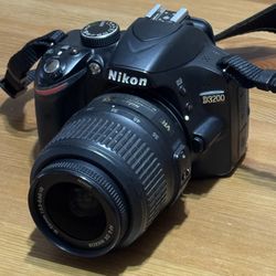 Nikon D3200 DSLR with 18-55mm Lens Battery Charger