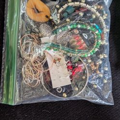 Mixed Lot Fashion Bijouterie: Bracelets, Earrings, Necklaces, Multicolor