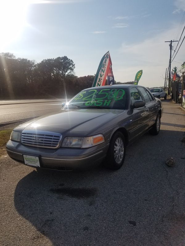 2003 crown victoria for only 2,500 come get it!! for Sale in Dallas, TX