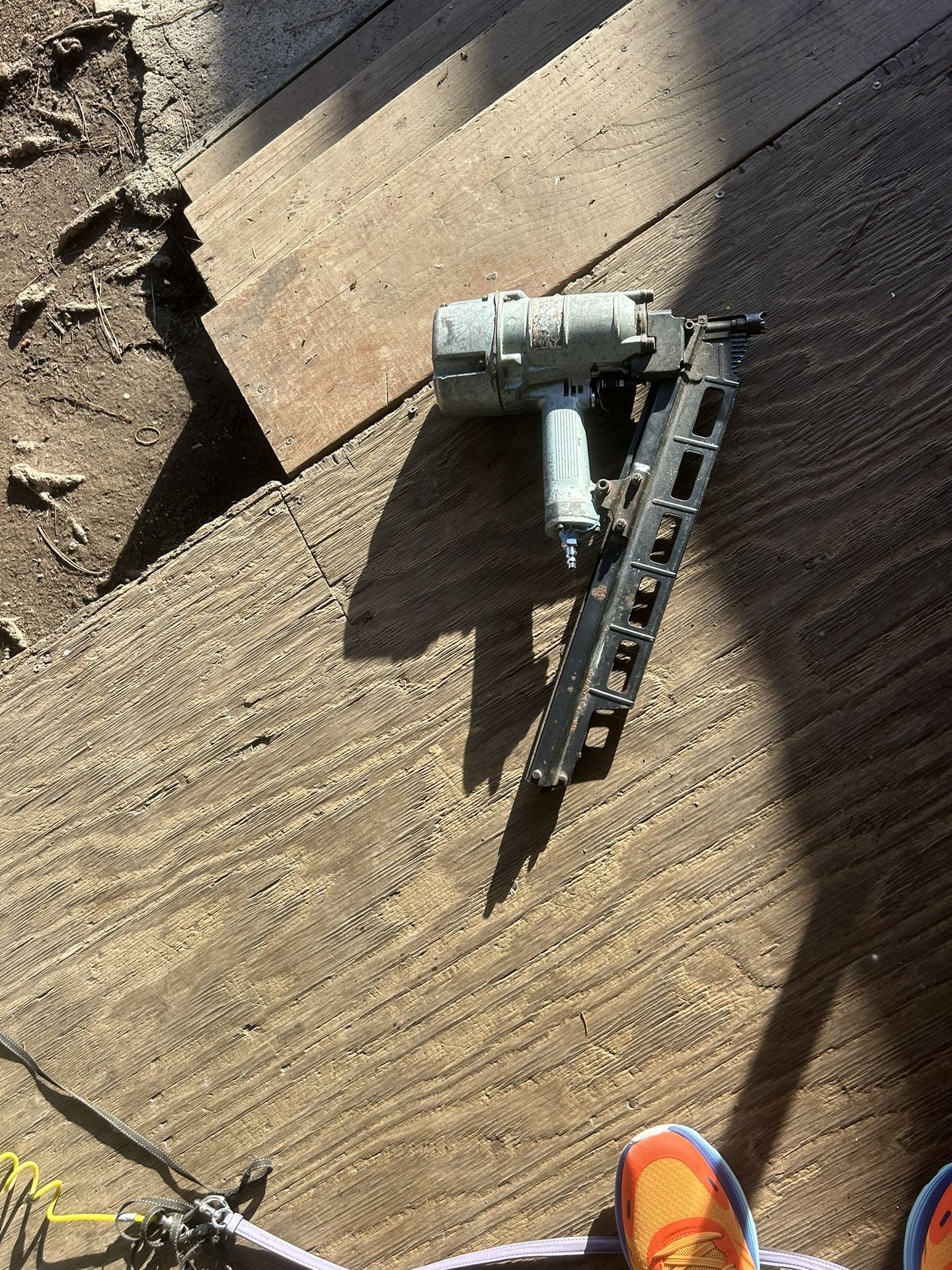 Hitachi NR83A2 Nail Gun 