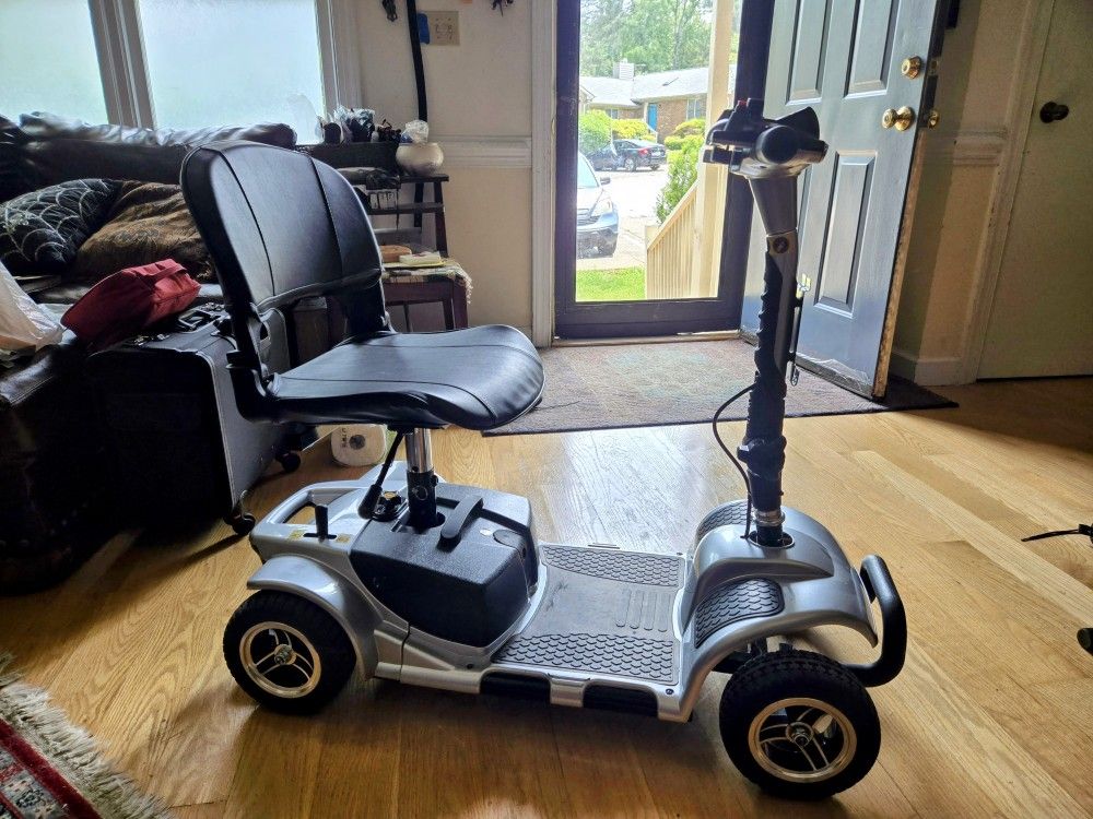 Like New VOCIC Motor Scooter