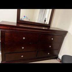 Dresser 