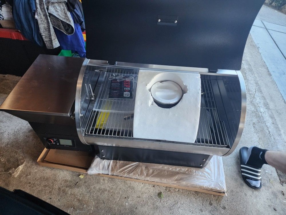 2024 Reqteq 590 Deck Boss Smoker