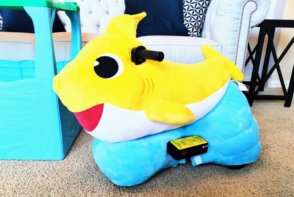 Adorable like new Baby Shark motorized car