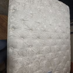 Sealy Queen Mattres