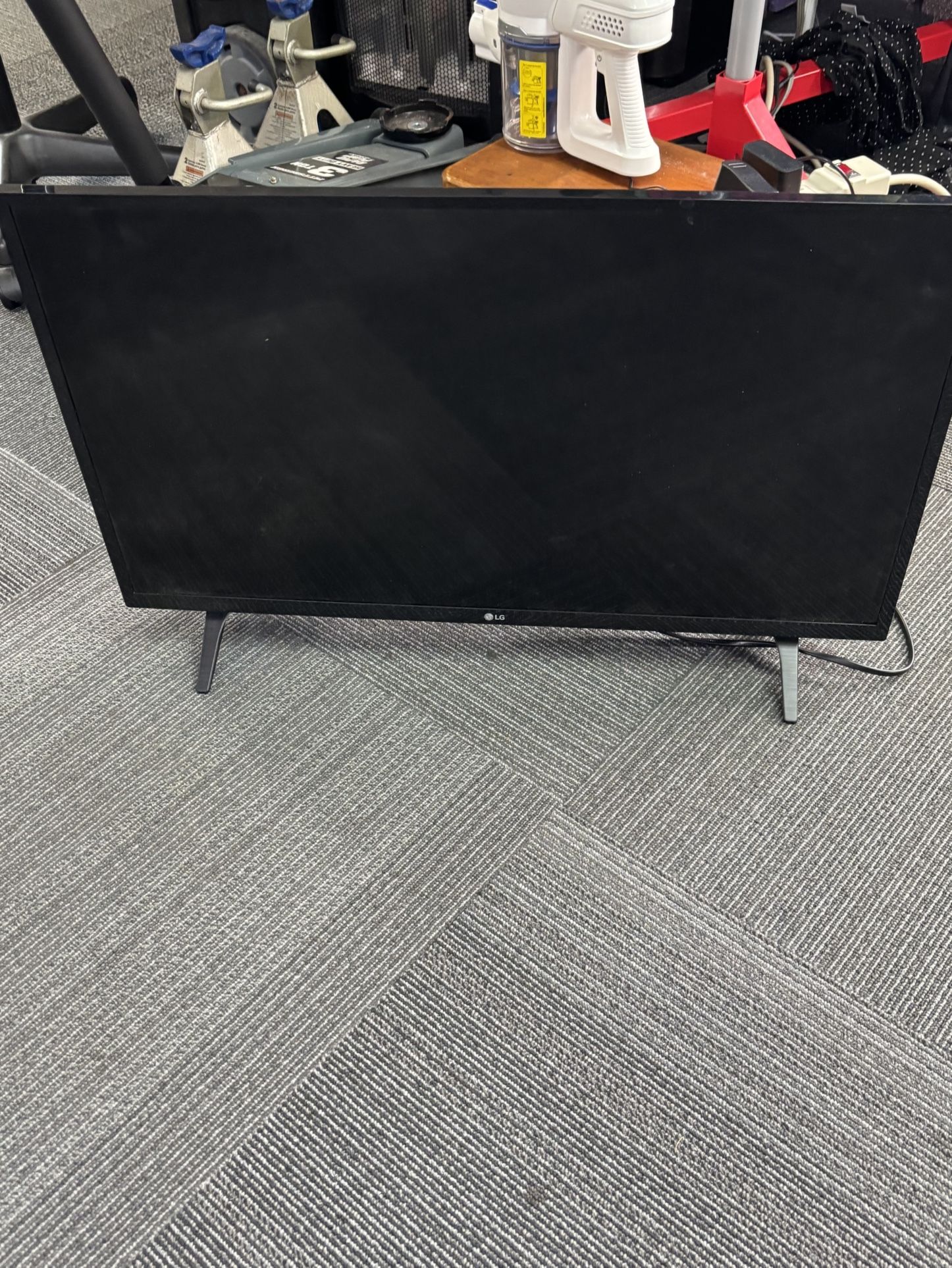 LG 32 inch TV