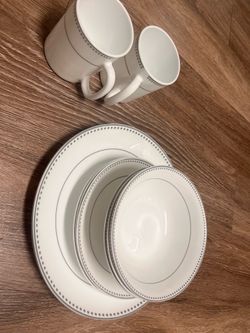 Ceramic dinnerware set
