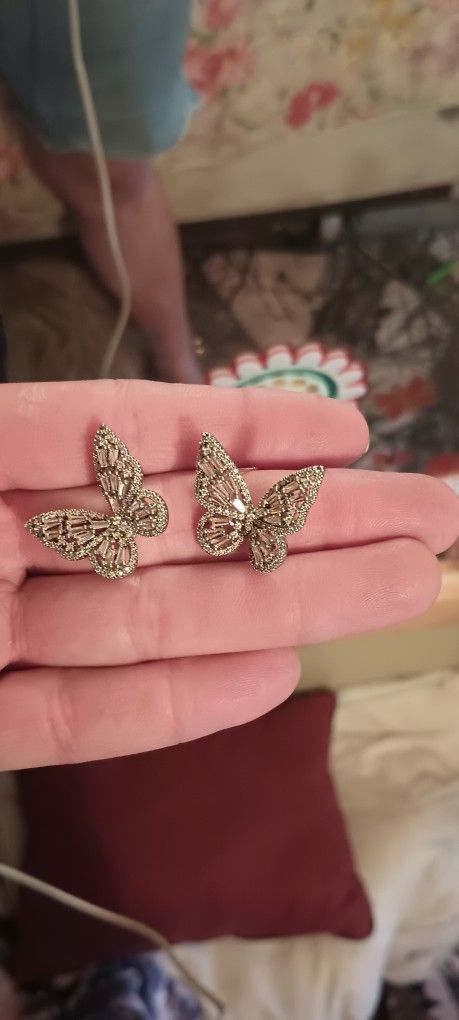 Suzanne Summers Brand Earings,