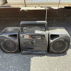 Portable CD/Cassette/Radio (Sanyo MCD - S860) Works Great 