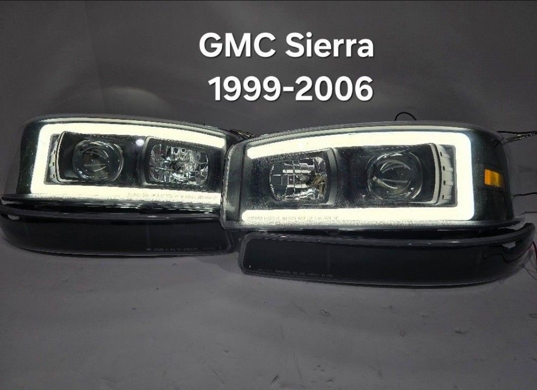 GMC Sierra 1999-2006 Headlights