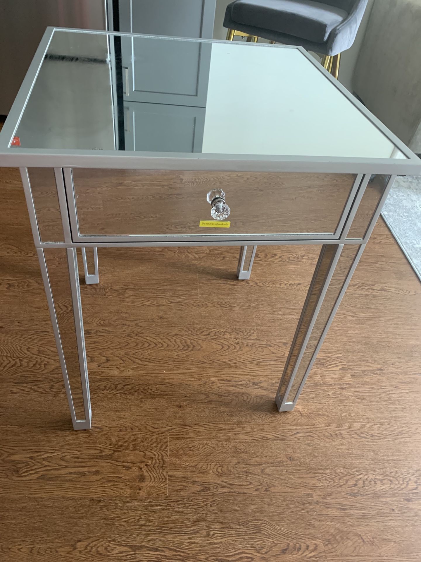 PERFECT ALL GLASS/MIRROR NIGHT STAND (LIKE NEW)