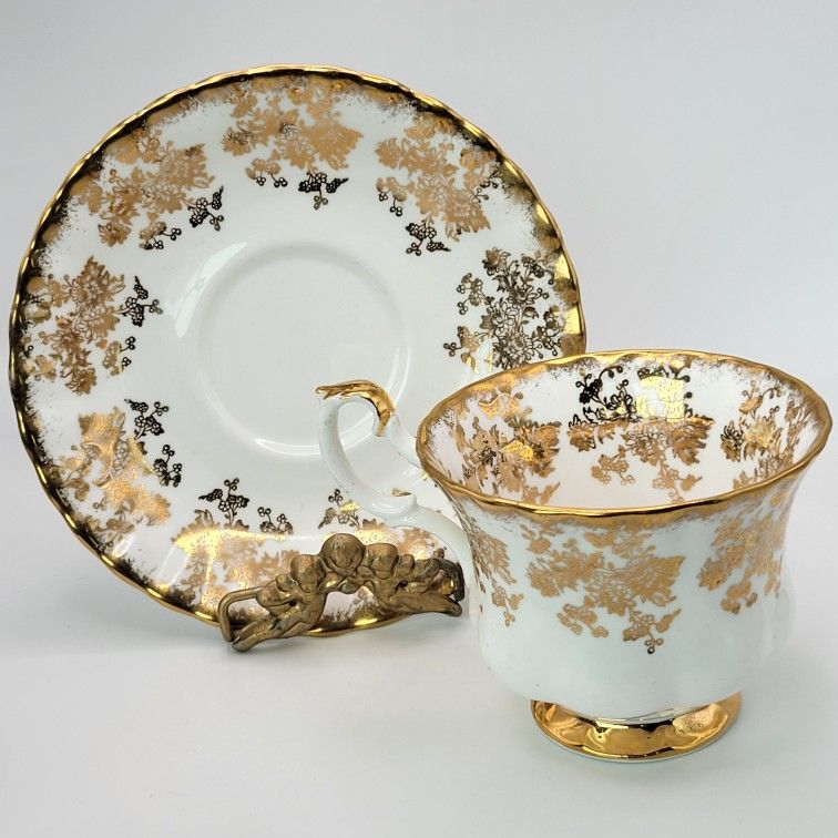 Vintage Royal Albert Bone China Teacup & Saucer England Gold Gilt Scalloped Edge