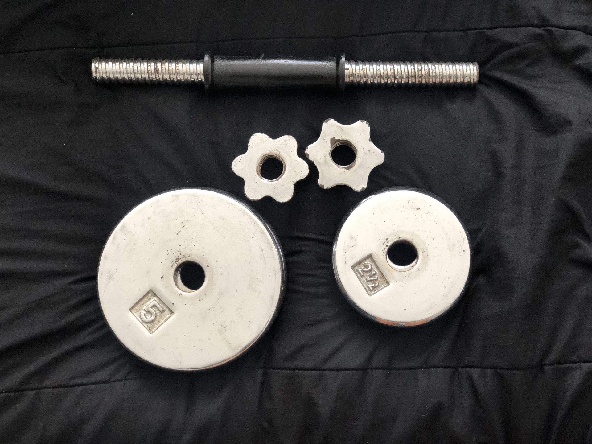 Adjustable dumbbell